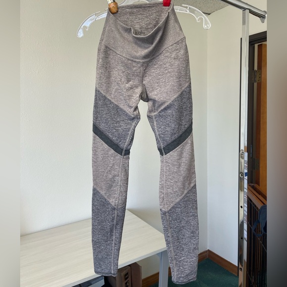ALO Yoga Pants - ALO GREY MULTI COLORED LEGGINGS Sz XS